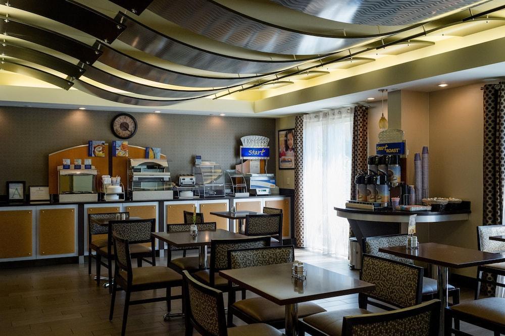 Holiday Inn Express & Suites - Oxford By Ihg Экстерьер фото