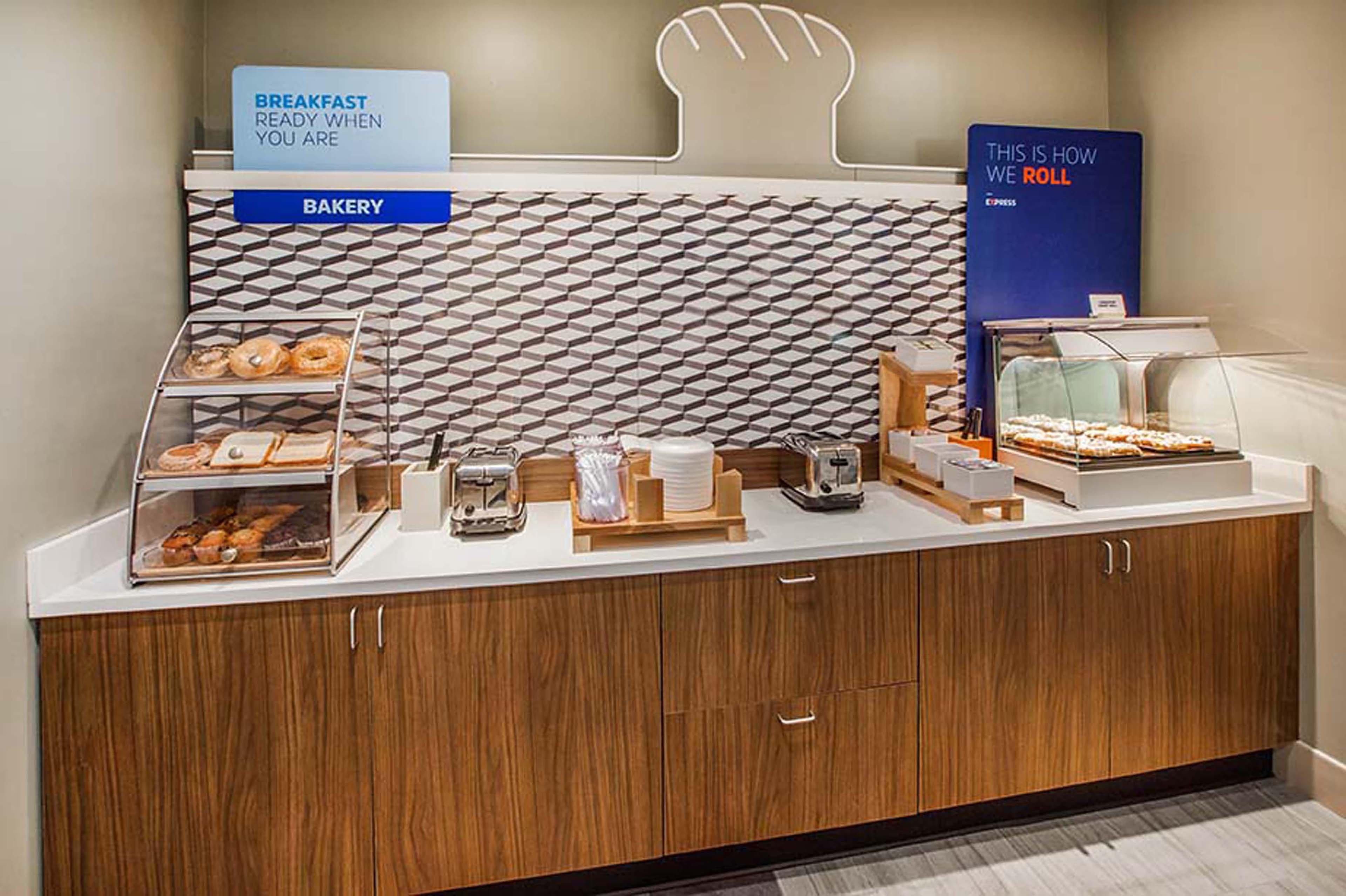 Holiday Inn Express & Suites - Oxford By Ihg Экстерьер фото