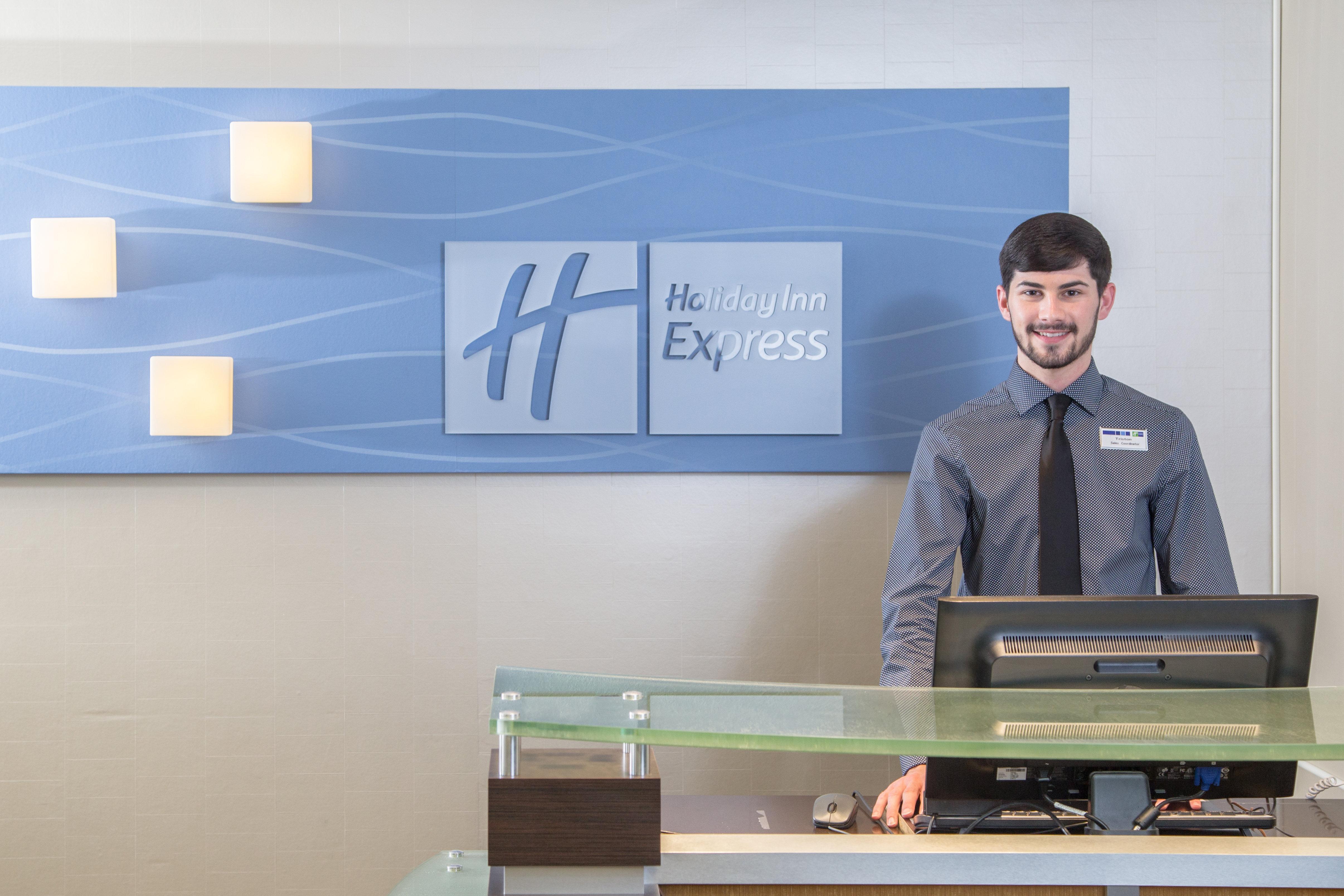Holiday Inn Express & Suites - Oxford By Ihg Экстерьер фото