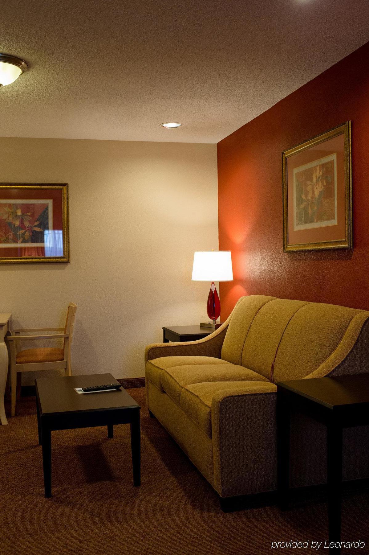 Holiday Inn Express & Suites - Oxford By Ihg Экстерьер фото