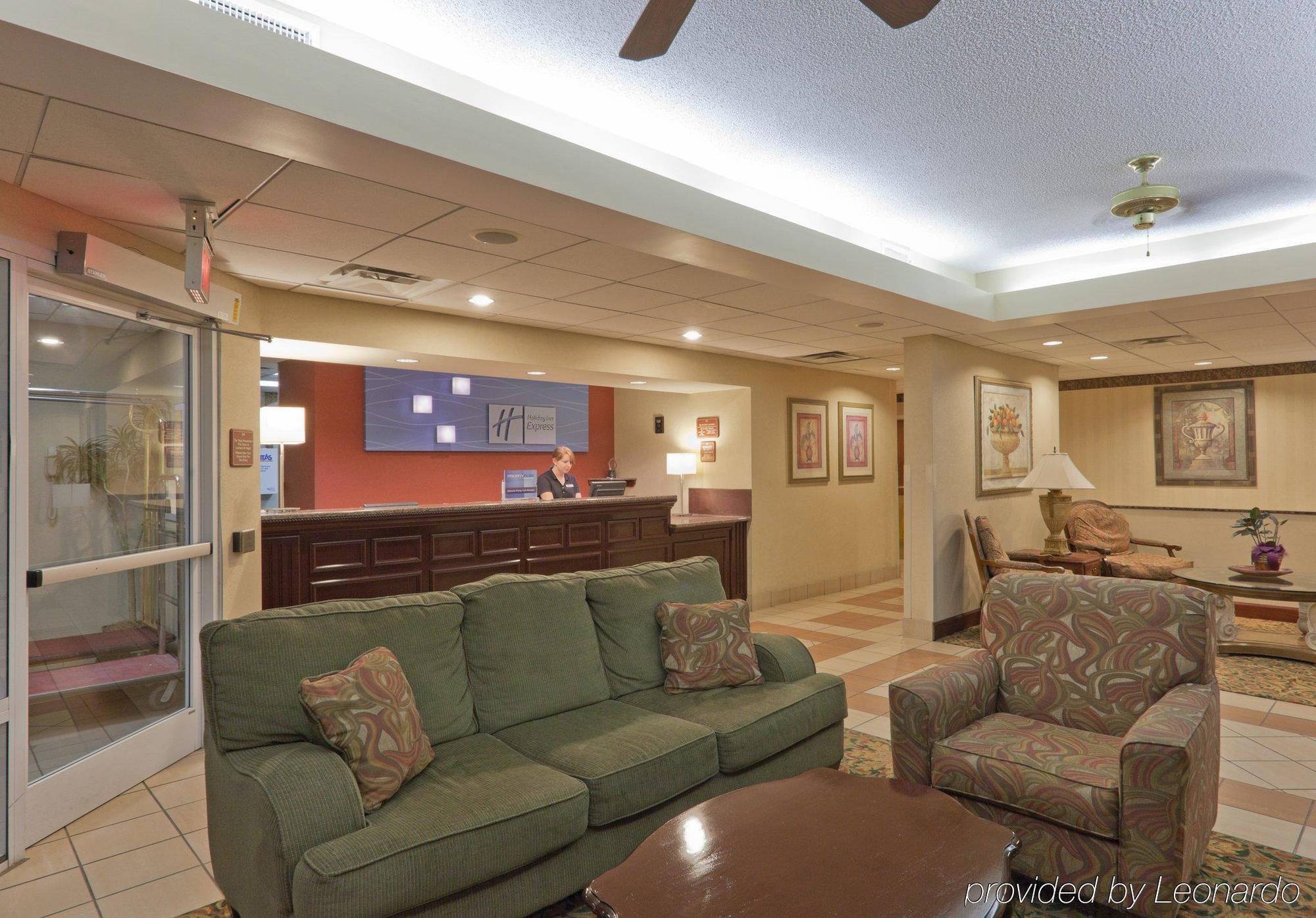 Holiday Inn Express & Suites - Oxford By Ihg Экстерьер фото