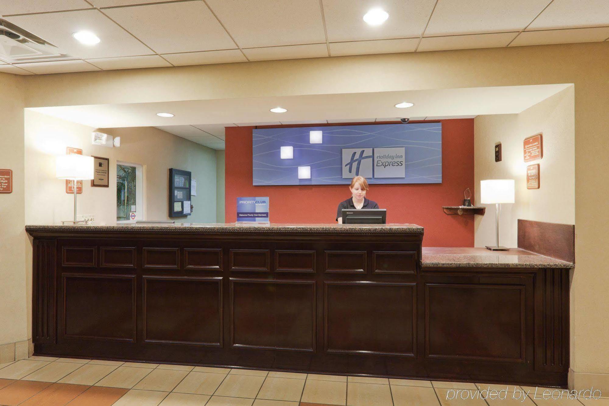 Holiday Inn Express & Suites - Oxford By Ihg Интерьер фото