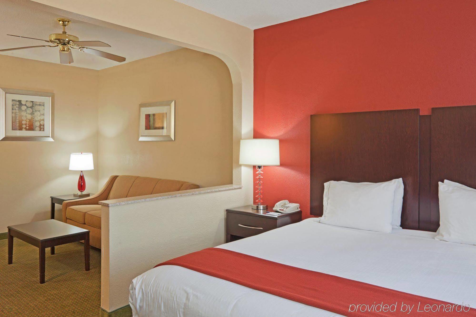Holiday Inn Express & Suites - Oxford By Ihg Экстерьер фото