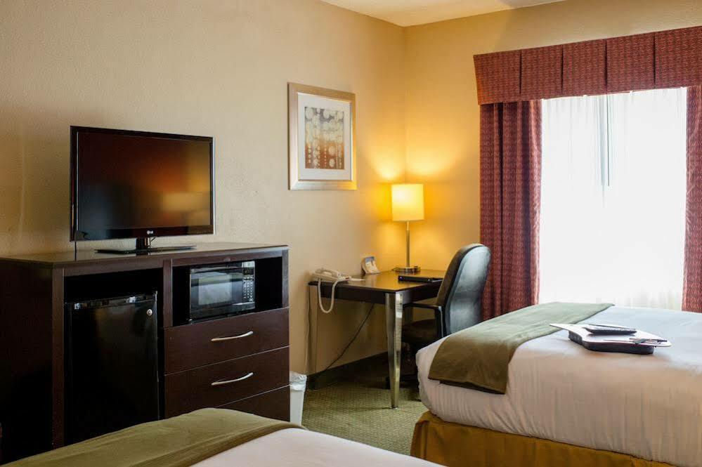 Holiday Inn Express & Suites - Oxford By Ihg Экстерьер фото